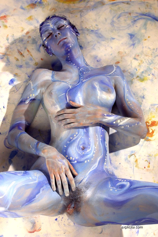 explicite-art/103-beautiful_bodypainting_session_spread_pee/10.jpg.