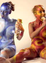 beautiful-bodypainting-spread--and-pee/6.jpg