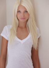 francesca-morning-light/x-art_francesca_morning_light_fhg-3-sml.jpg